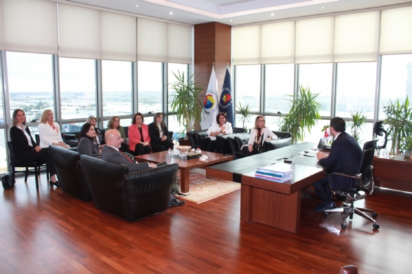 Odamız Yönetim Kurulu Başkanı İzzet Volkan  Ülke ve Bölge Ekonomimizin Kalkınmasında  Hayati Değere Sahip Kadın Girişimcileri  Odamızda Ağırladı