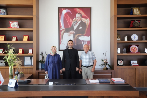 Nusratiye Mahallesi Muhtar� Cemile DO�RU ve  Aytu� Boya Nalbur Yetkilisi Ahmet ASLANdan Y�netim Kurulu Ba�kan� �zzet VOLKAN&acute;a  Ziyaret