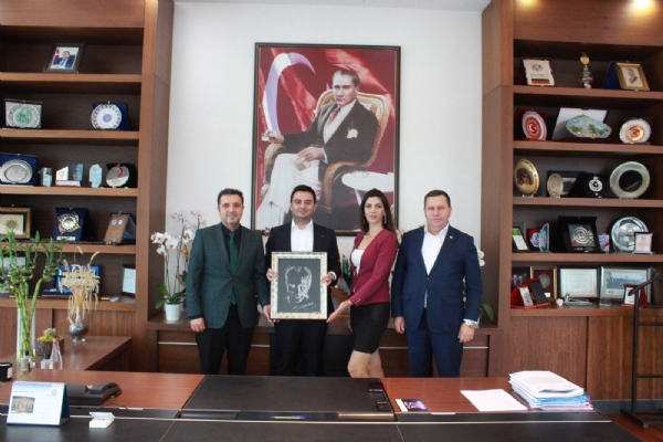 Çorlu Mesleki ve Teknik Anadolu Lisesi´nden Odamız Yönetim Kurulu Başkanı İzzet Volkan´a Tebrik Ziyareti