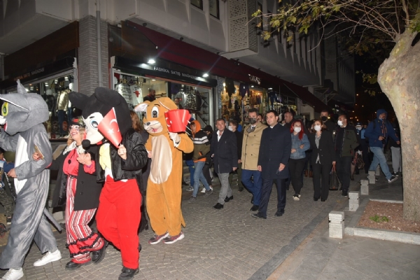 Çorlu Belediyesi ve Odamız İşbirliği ile Düzenlenen 2. Çorlu Cadde Festivali´nin Açılış Korteji Gerçekleşti