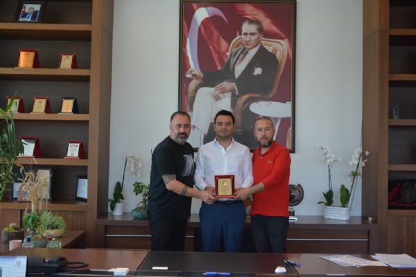 Şehrimizin Değerli Spor Kulüplerinden Çorlusporun 1. Başkanı Mustafa Özkara ve 2. Başkanı Tezer Özbaşaran Odamız Yönetim Kurulu Başkanı İzzet Volkana Ziyaret Ederek Bilgi Alış Verişinde Bulundular