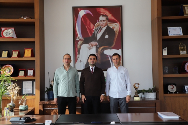 Krolu Grup Yetkilisi Mehmet KROLU ve  apn Mobilya Yetkilisi Mehmet APIN´dan  orlu Ticaret ve Sanayi Odas Ynetim Kurulu Bakan  zzet VOLKAN´a Ziyaret