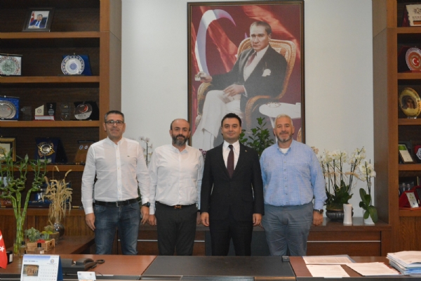 Odamız Üyeleri; Abdullah Kasapoğlu, Eser İnan ve Serdar Yıldız Yönetim Kurulu Başkanı İzzet Volkana Tebrik Ziyaretinde Bulundu
