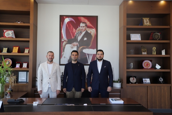 Gazete orlu yetkilileri Faruk YIS ve Samet AYAN Odamz Ynetim Kurulu Bakan zzet VOLKANa Ziyarette Bulundu