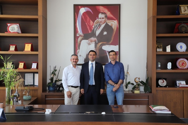 A3 G�da Sanayi Deha Yemek Firma Direkt�r� Emre C�ND�LL� ve Marka Pazarlama Sorumlusu �a�r� �ZEN&acute;den �orlu Ticaret ve Sanayi Odas� Y�netim Kurulu Ba�kan� �zzet VOLKAN&acute;a  Ziyaret