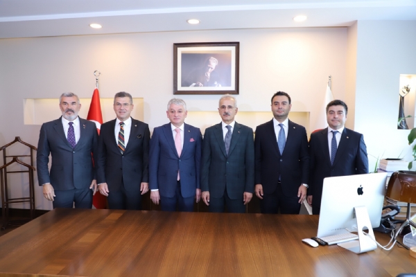 �orlu TSO Y�netim Kurulu Ba�kan�  Say�n �zzet VOLKAN ve Meclis Ba�kan� Say�n Erdim NOYAN,   T.C. Ula�t�rma ve Altyap� Bakan�  Say�n Abdulkadir URALO�LU Ba�kanl���nda  D�zenlenen Toplant�ya Kat�ld�
