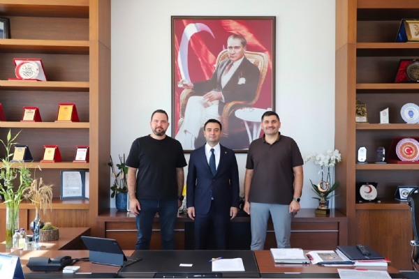 AK Spor Kul�b� Ba�kan� Semih AYBEK ve Avrupa Branda Firma Sahibi Sezer AK�Adan Odam�z Y�netim Kurulu Ba�kan� �zzet VOLKANa Tebrik Ziyareti