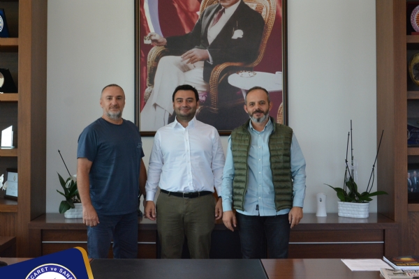 Devrim Gazetesi İmtiyaz Sahibi Sayın Özhan Alpaslan ve Genel Müdür Sayın Özgür Eski´den Odamız Yönetim Kurulu Başkanı İzzet Volkan´a Ziyaret