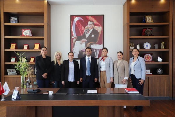 Anahtar Parti Tekirda� ve �orlu Kad�n Kollar� Heyetinden �orlu TSO Y�netim Kurulu Ba�kan� �zzet VOLKAN&acute;a Z�yaret