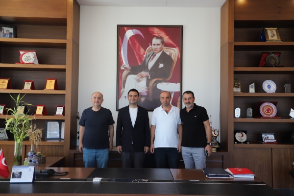 Ayaz �n�aat Firma Yetkilileri Mustafa AYAZ, H�z�r �lyas AYAZ ve Cevahir CO�KUN&acute;dan Y�netim Kurulu Ba�kan� �zzet VOLKAN&acute;a Ziyaret