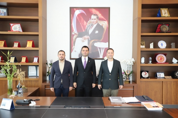Mali M��avir Levent G�L�MSER ve  TURK Ba��ms�z Denetim A.�. �irket Orta�� G�khan AYAYDIN&acute;dan Y�netim Kurulu Ba�kan� �zzet VOLKAN&acute;a Tebrik Ziyareti