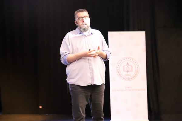 orlu Ticaret ve Sanayi Odas ve orlu le Milli Eitim Mdrl  birliine Dzenlenen Teknolojide Yeni Paradigmalar- Akan ABDULA Syleisi Gerekleti