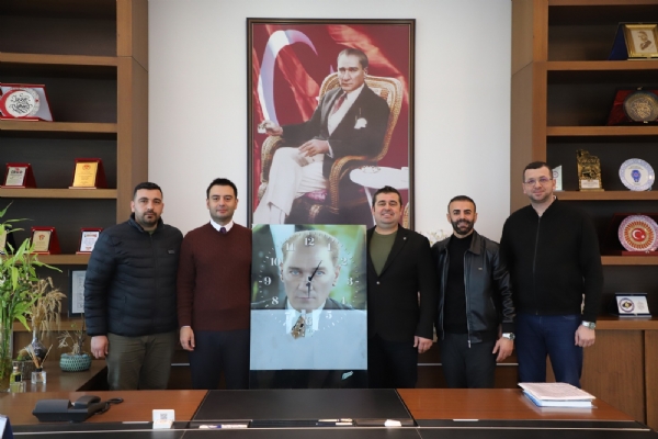 �orlu Madeni E�ya Elektrikli Aletler Sanatkarlar Odas� Ba�kan Aday� Olcay �REN, Y�netim Kurulu �yeleri; Atilla AYAN,  Sabit G�LER Ve Enver DEM�R  �orlu TSO Y�netim Kurulu Ba�kan� �zzet VOLKAN&acute;� Makam�nda Ziyaret Etti