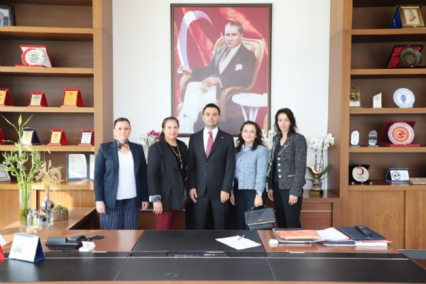 Tekirda� �� Kad�nlar� Derne�i�nden  �orlu Ticaret ve Sanayi Odas� Y�netim Kurulu Ba�kan� �zzet VOLKAN&acute;a Tebrik Ziyareti