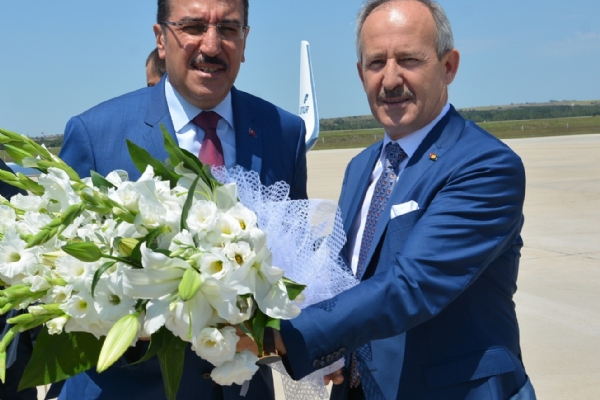 Odamz Ynetim Kurulu Bakan brahim Gnl Gmrk ve Ticaret  Bakan Blent Tfenki ile Bir Araya Geldi