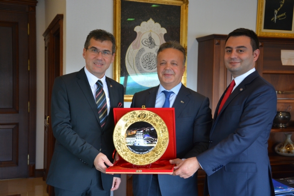Ynetim Kurulu Bakanmz zzet Volkan ve Meclis Bakanmz Erdim Noyan, TM Bakan smail Glle ile Blge Frsatlarn Deerlendirmek zere Biraraya Geldi