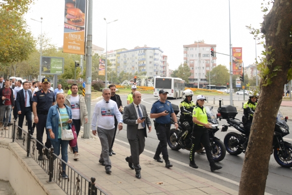 orlu Kaymakaml,orlu Emniyet Mdrl, orlu Belediyesi, Odamz ve orlu ofrler ve Otomobilciler Odas birliiyle Dzenlediimiz YAYAYA YOL VER Sosyal Sorumluluk Projesi Dzenlendi