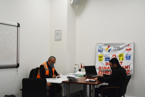 Odamz ve TOBB MEYBEM A..  Birliinde  Mesleki Yeterlilik Belgelendirme Snavlar Kapsamnda Motorlu Kara Tatlar Alm-Satm Sorumlusu Seviye 5 ve "Sorumlu Emlak Danman Seviye 5" Snav   Odamzda Gerekleti