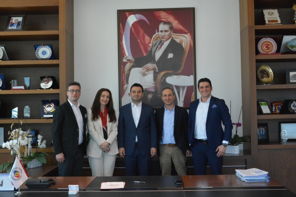 Sompo Sigorta Bat stanbul ve Trakya Blge Mdr Orun Bilgel, Blge Acente Sat Mdr Erol Kele, Acente Sat Yneticisi Tolga Demirkol ve  Objektif Sigorta Yetkilisi zlem Bykerenden Odamz Ynetim Kurulu Bakan zzet Volkana Ziyaret