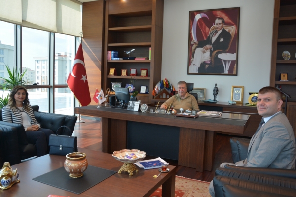 Yapkredi Bankas´ndan Enis Sln´e Ziyaret