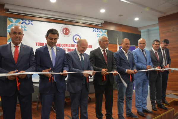 Trk Eximbank orlu rtibat Brosu Odamzda Hizmete Balad