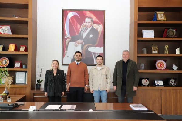Çorlu Muhittin Mahallesi Muhtarı Zührecan Gözaydın ve Oğlu Kaan Gözaydın, Yönetim Kurulu Başkanı İzzet Volkan ve Yönetim Kurulu Üyesi Umut Güngör´ü Ziyaret Ettiler