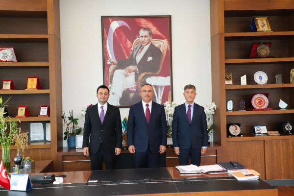 Tekirda� Valisi Say�n Recep SOYT�RK ve  �orlu Kaymakam� Say�n Niyazi ERTEN&acute;den Y�netim Kurulu Ba�kan� �zzet VOLKAN&acute;a Tebrik Ziyareti
