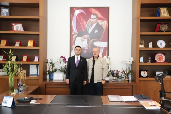 �orlu Ticaret ve Sanayi Odas� Ge�mi� D�nem Disiplin Kurulu �yesi Birol �EREF&acute;ten Y�netim Kurulu Ba�kan� �zzet VOLKAN&acute;a Tebrik Ziyareti