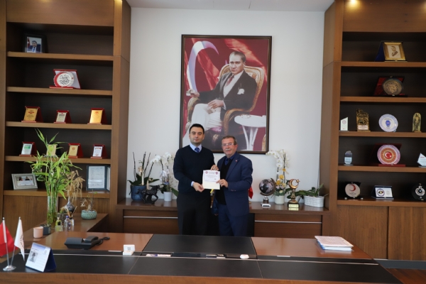 �orlu Madeni E�ya Elektrikli Aletler Sanatkarlar Odas�  Y�netim Kurulu Ba�kan� R�stem DUMAN&acute;dan  �orlu Ticaret ve Sanayi Odas� Y�netim Kurulu Ba�kan�  �zzet VOLKAN&acute;a Ziyaret