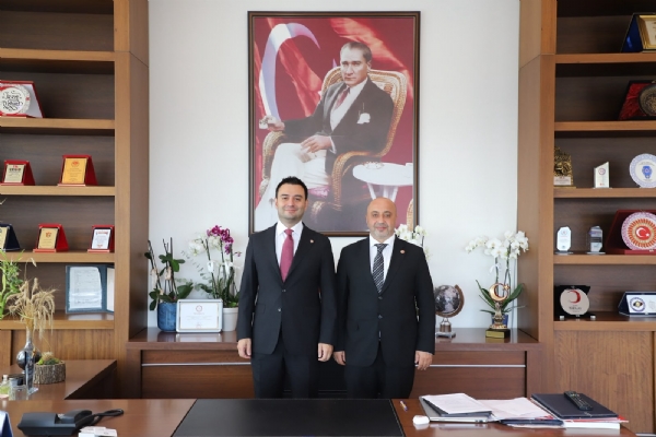 TOK �elik Firma Yetkilisi Bayram DERE&acute;den   Y�netim Kurulu Ba�kan� �zzet VOLKAN&acute;a Tebrik Ziyareti