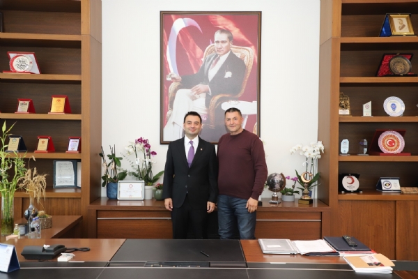 �nerler Mahallesi Muhtar� Yusuf YILDIRIM&acute;dan �orlu Ticaret ve Sanayi Odas� Y�netim Kurulu Ba�kan� �zzet VOLKAN&acute;a Tebrik Ziyareti