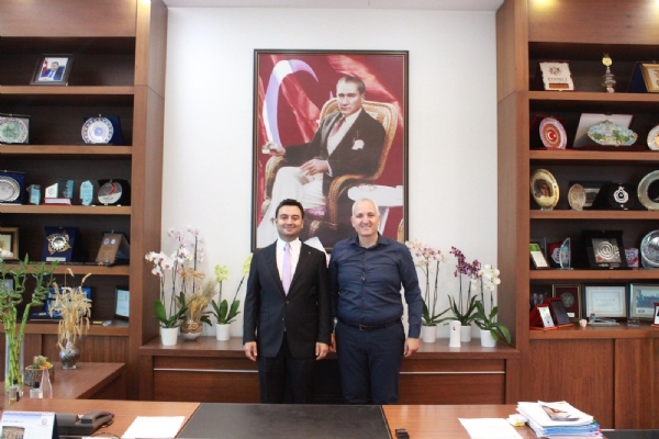 Türk Eximbank Çorlu Şube Müdürü Yasincan Tanaydı´ndan Odamız Yönetim Kurulu Başkanı İzzet Volkan´a Tebrik Ziyareti