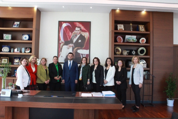 TOBB Tekirdağ İl Kadın Girişimciler Kurulu Başkanı Aynur Çeşmeliler ve Kurul Üyeleri Odamız Yönetim Kurulu Üyesi Elif Perçinoğlu Eşliğinde Odamız Yönetim Kurulu Başkanı İzzet Volkana Tebrik Ziyaretinde Bulundu