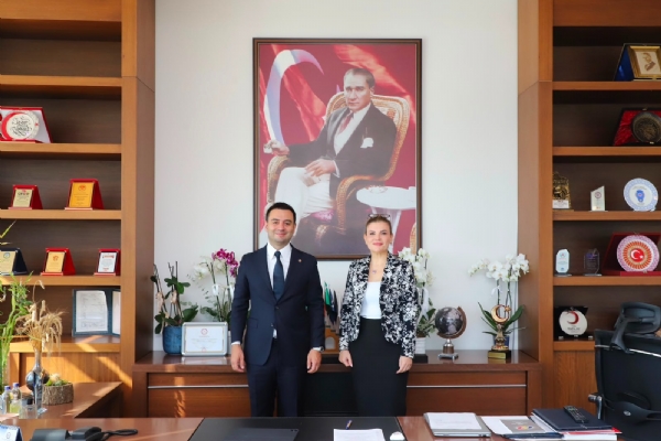 �orlu �l�e Sa�l�k M�d�r� Dr. Feride Neval SOLAKO�LU&acute;ndan Y�netim Kurulu Ba�kan� �zzet VOLKAN&acute;a Tebrik Ziyareti