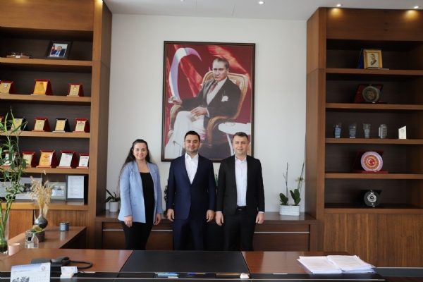 Çorlu Hilton Garden Inn Satış Müdürü Sayın Gülsever GENÇ Operasyon Müdürü Sayın Yüksel BEKTAŞ Odamız Yönetim Kurulu Başkanı İzzet VOLKANı Ziyaret Etti
