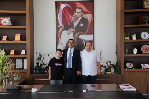 G�nen Trakt�r Yetkilisi Mustafa G�NEN�den  �orlu Ticaret ve Sanayi Odas� Y�netim Kurulu Ba�kan�  �zzet VOLKAN�a Ziyaret