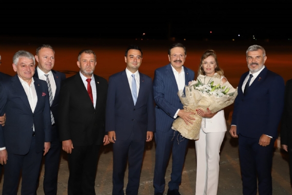 orlu TSO Heyeti  TOBB Bakan Sayn M.Rifat HSARCIKLIOLU´nu  orlu Atatrk Havalimannda Karlad