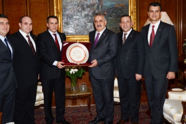 T.C. Gümrük ve Ticaret Bakanı Hayati Yazıcı´ya Odamız Meslek Komiteleri´nden Gelen Talepler Sunuldu