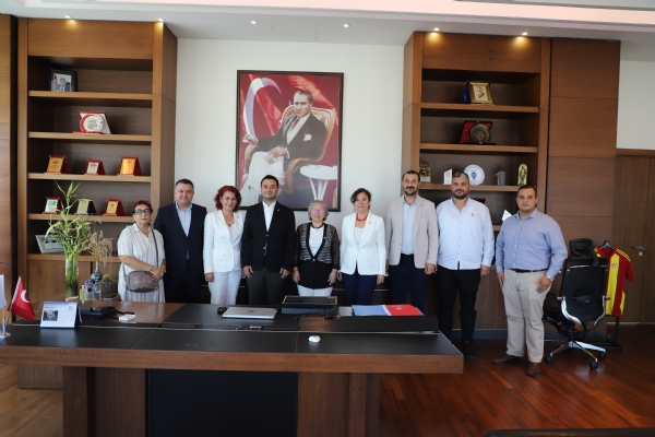 CHP Tekirda� Milletvekili  Say�n Nurten YONTAR ve CHP �l�e Te�kilat�ndan Odam�za Ziyaret