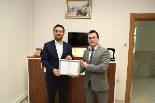 Y�netim Kurulu Ba�kan� �zzet VOLKAN, Mazbatas�n� Teslim Ald�