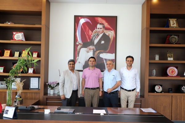 Indorama Tekstil Sanayi Ve Ticaret A.. COOsu Sayn Jatinder BIALA, Muhasebe efi Sayn Seyfi YILMAZ ve Ynetim Raporlama Bilgilendirme Mdr Sayn erif AYAS Odamz Ynetim Kurulu Bakan zzet VOLKAN´ Ziyaret Etti