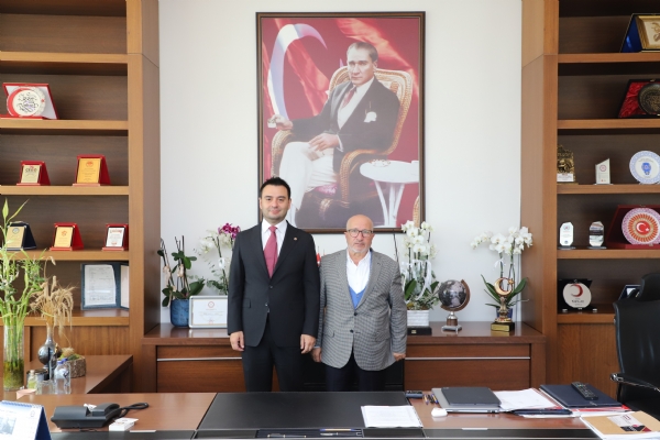 6. Meslek Komitesi Ge�mi� D�nem Ba�kan�  Mevl�t YAZAR&acute;dan Y�netim Kurulu Ba�kan�  �zzet VOLKAN&acute;a Tebrik Ziyareti