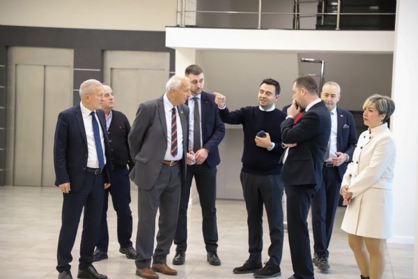 Kosova Yenilik�i T�rk Hareket Partisi Genel Ba�kan� ve Prizren Belediye Meclis �yesi Say�n Ertan S�M�T��&acute;den �orlu TSO&acute;ya Ziyaret