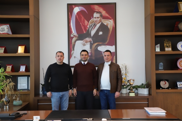 CHP Tekirda� �l Ba�kanl��� Disiplin Kurulu  �yesi  Mustafa ILICA ve CHP �orlu �l�e Y�netimi Muhtarlardan Sorumlu  Ba�kan Yard�mc�s� U�ur MET�N,  Odam�z Y�netim Kurulu Ba�kan� �zzet VOLKANa  Ziyarette Bulundu