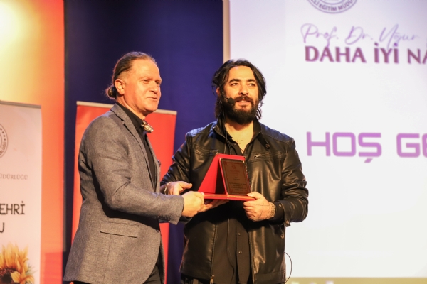 �orlu Ticaret ve Sanayi Odas�, �orlu il�e Milli E�itim M�d�rl��� ve Mektebim �� Birli�inde D�zenlenen �Daha �yi Nas�l ��renirim?� Konferans� Enis S�l�n Konferans Salonunda Ger�ekle�ti