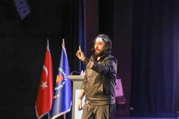 �orlu Ticaret ve Sanayi Odas�, �orlu il�e Milli E�itim M�d�rl��� ve Mektebim �� Birli�inde D�zenlenen �Daha �yi Nas�l ��renirim?� Konferans� Enis S�l�n Konferans Salonunda Ger�ekle�ti