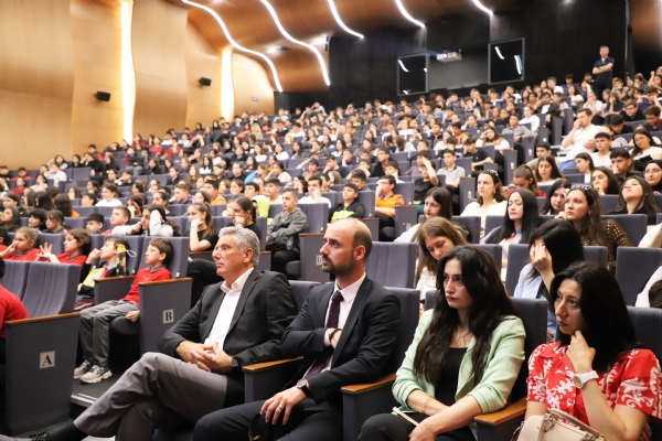 Eitimden stihdama Kariyer Zirvesi stihdam Bulumas Gerekleti