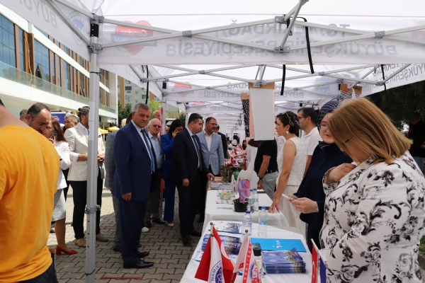 Eitimden stihdama Kariyer Zirvesi stihdam Bulumas Gerekleti