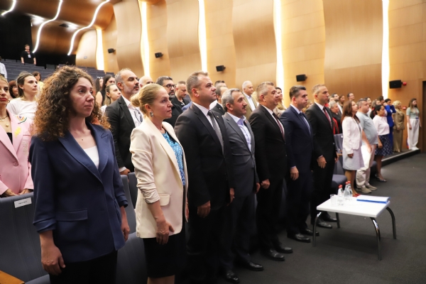 Eitimden stihdama Kariyer Zirvesi stihdam Bulumas Gerekleti