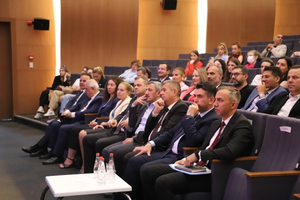 Eitimden stihdama Kariyer Zirvesi stihdam Bulumas Gerekleti